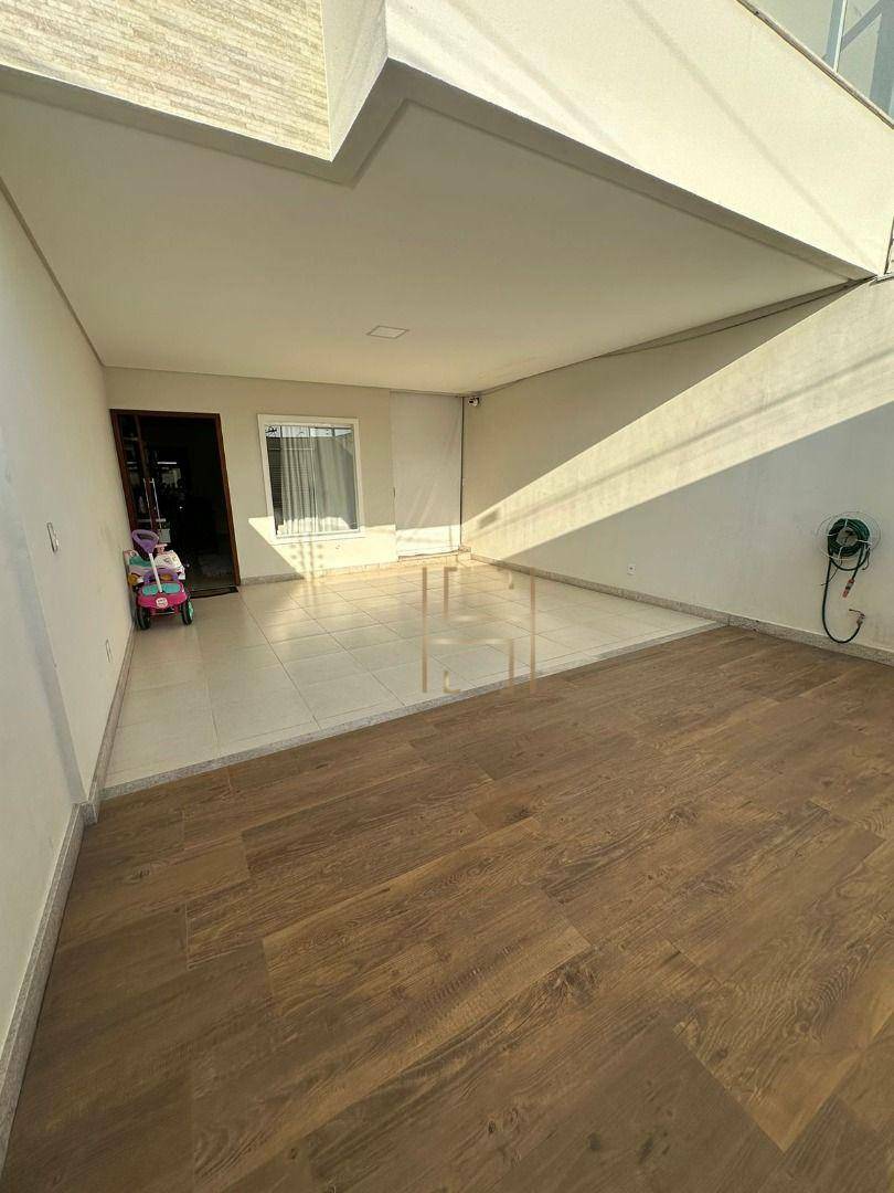 Casa à venda com 3 quartos, 100M2 - Foto 1