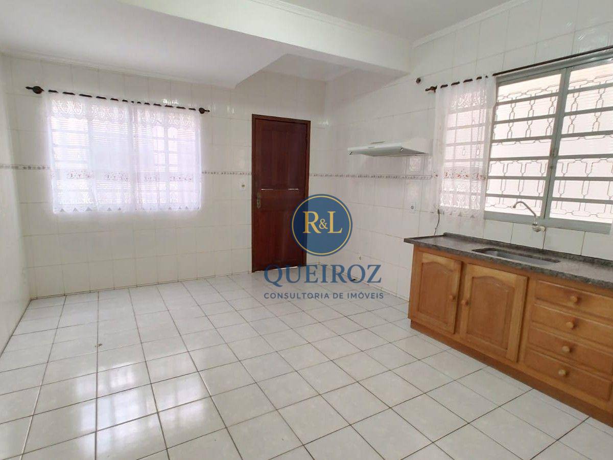 Casa, 4 quartos, 156 m² - Foto 1