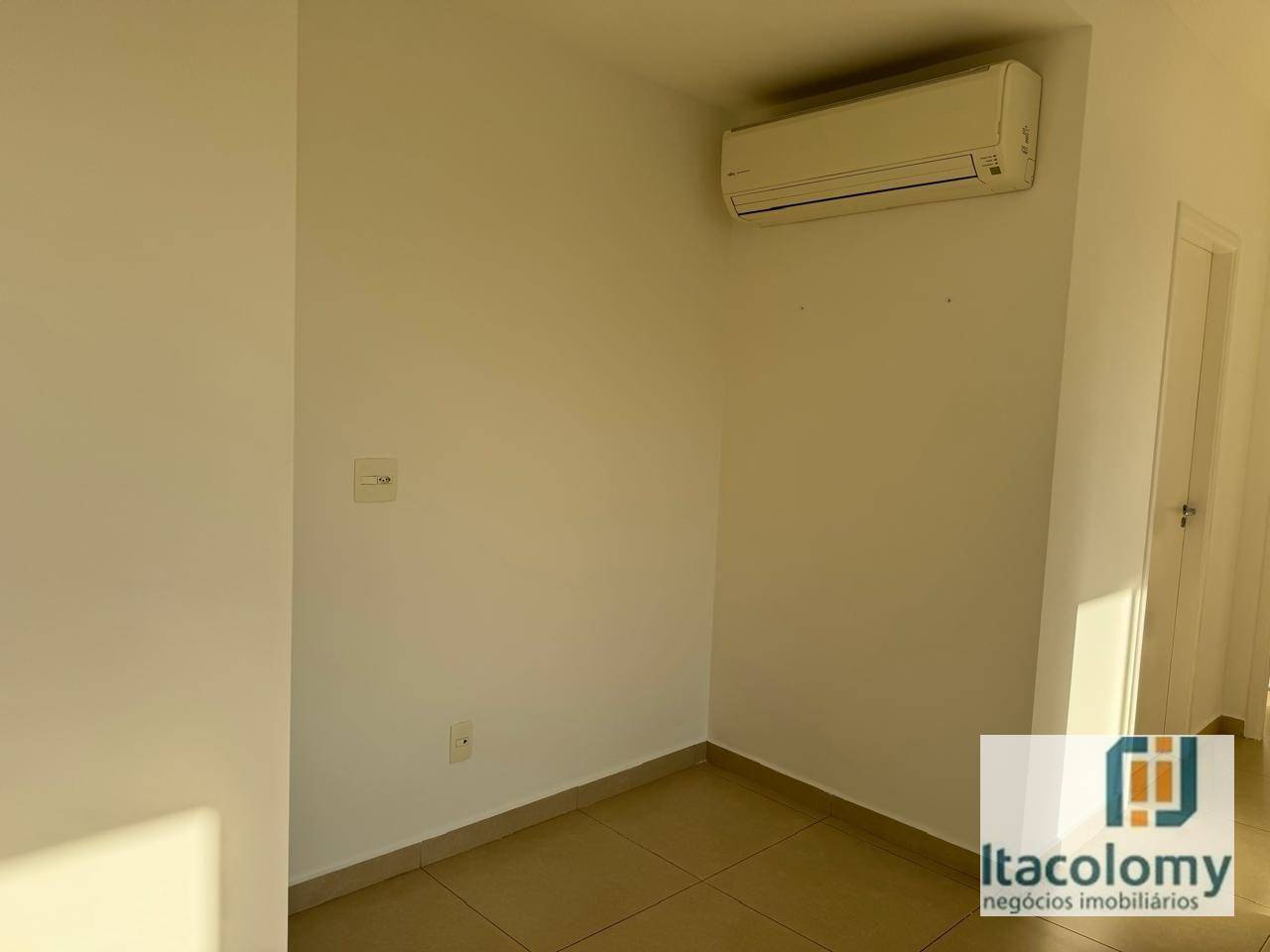 Apartamento à venda com 2 quartos, 62m² - Foto 4