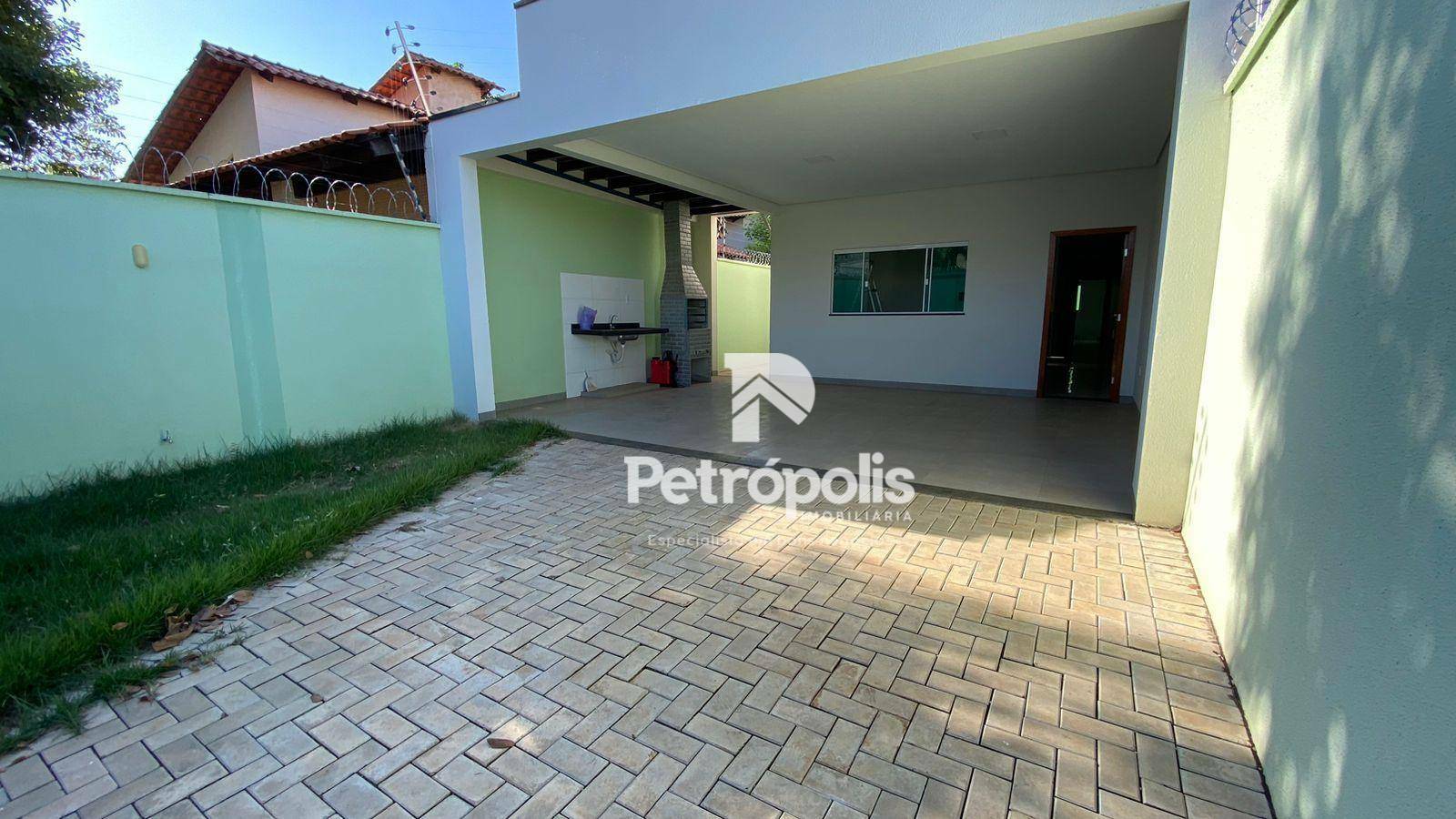 Casa à venda com 3 quartos, 118m² - Foto 1