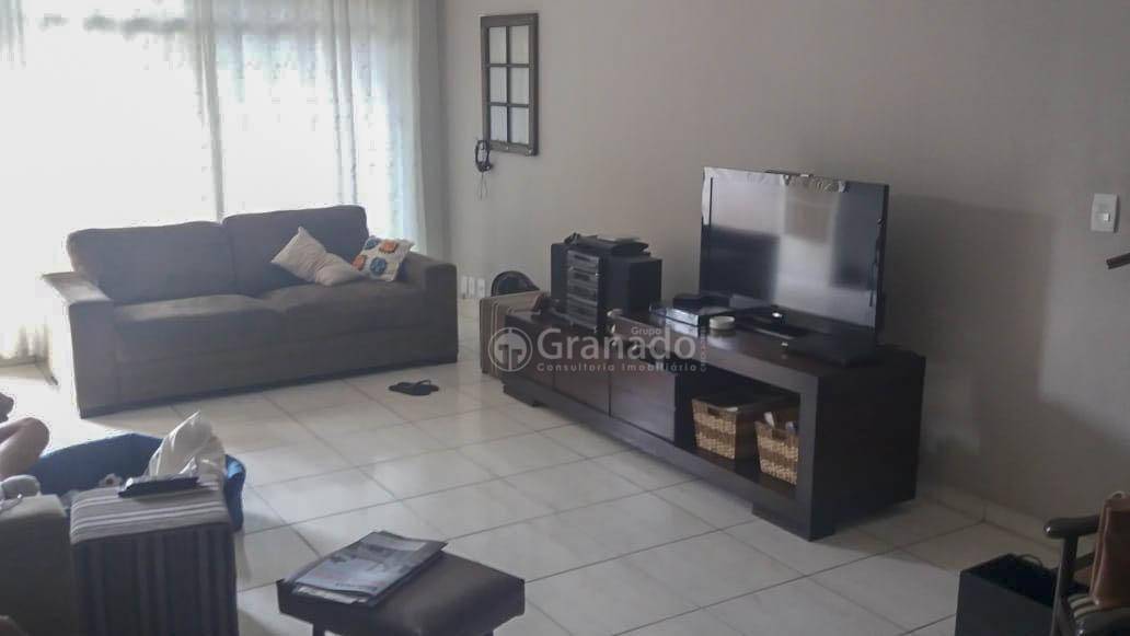 Sobrado à venda com 2 quartos, 234m² - Foto 1