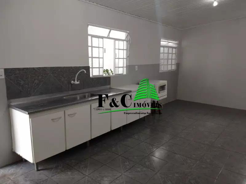 Casa à venda com 3 quartos, 180m² - Foto 1