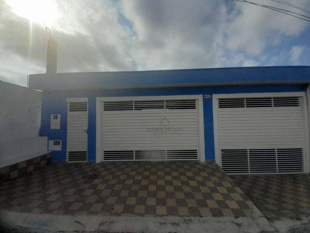 Sobrado, 3 quartos, 262 m² - Foto 1