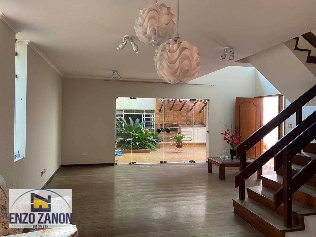 Casa à venda com 3 quartos, 370m² - Foto 2