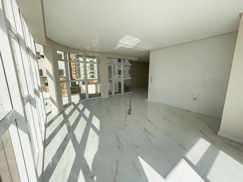 Apartamento à venda com 4 quartos, 157m² - Foto 7