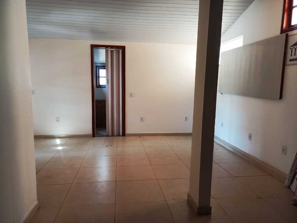 Casa à venda com 6 quartos, 300m² - Foto 9