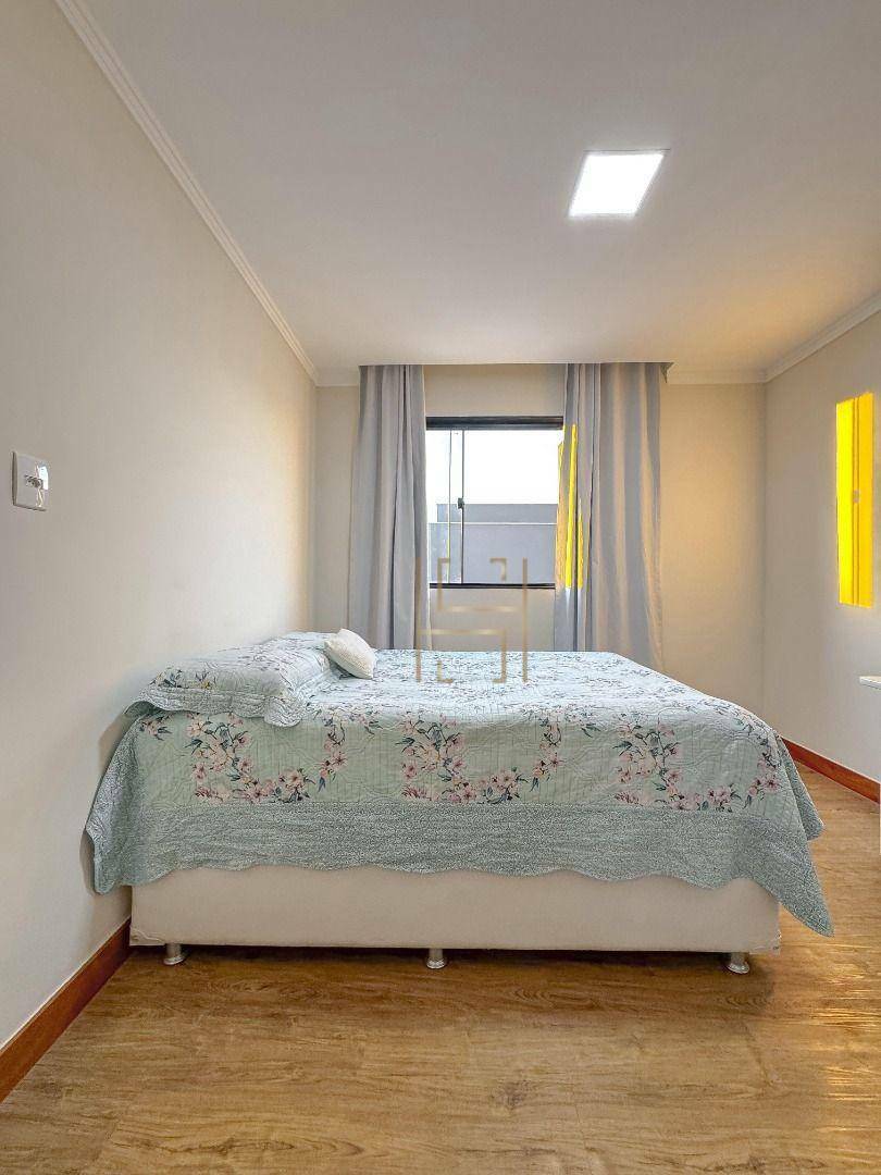 Casa de Condomínio à venda com 4 quartos, 235m² - Foto 11