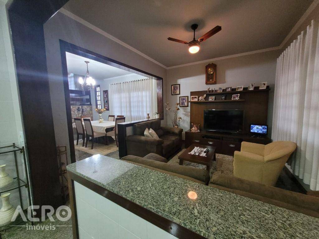 Casa à venda com 4 quartos, 363m² - Foto 47