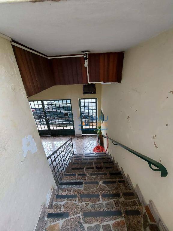 Casa à venda e aluguel com 3 quartos, 200m² - Foto 8