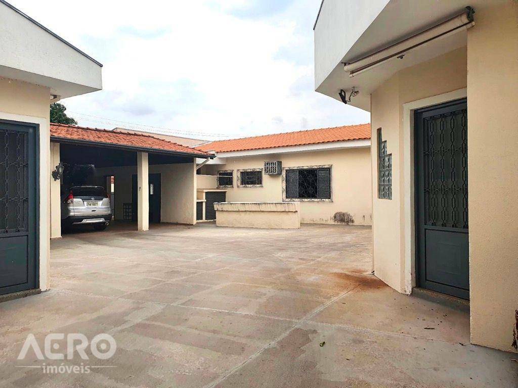 Casa à venda com 6 quartos, 218m² - Foto 3