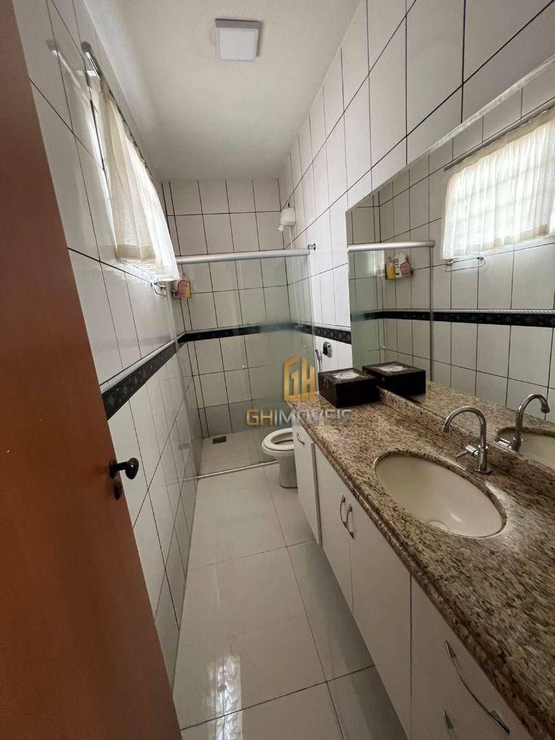 Casa à venda com 3 quartos, 240m² - Foto 4