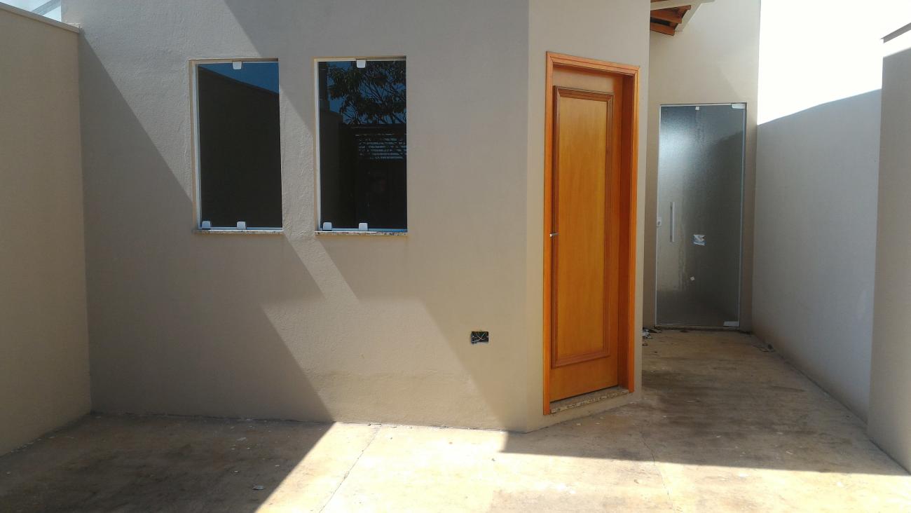 Casa à venda com 2 quartos, 65m² - Foto 1