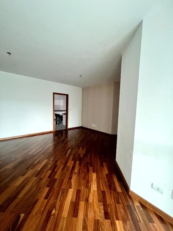 Apartamento à venda com 3 quartos, 130m² - Foto 3