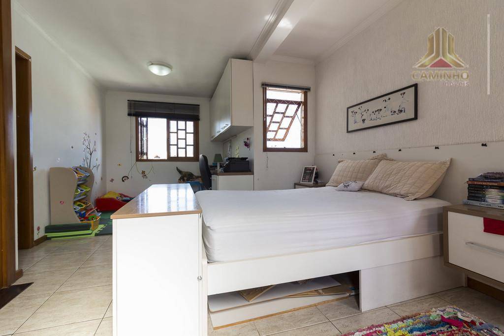 Casa à venda com 3 quartos, 251m² - Foto 2