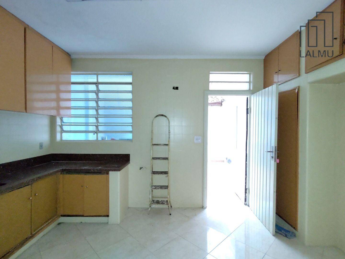 Sobrado para alugar com 3 quartos, 300m² - Foto 33