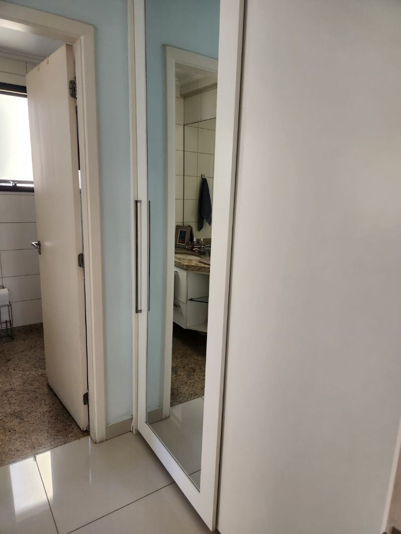 Apartamento à venda com 4 quartos, 195m² - Foto 12