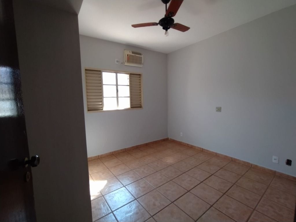 Casa à venda com 3 quartos, 220m² - Foto 7