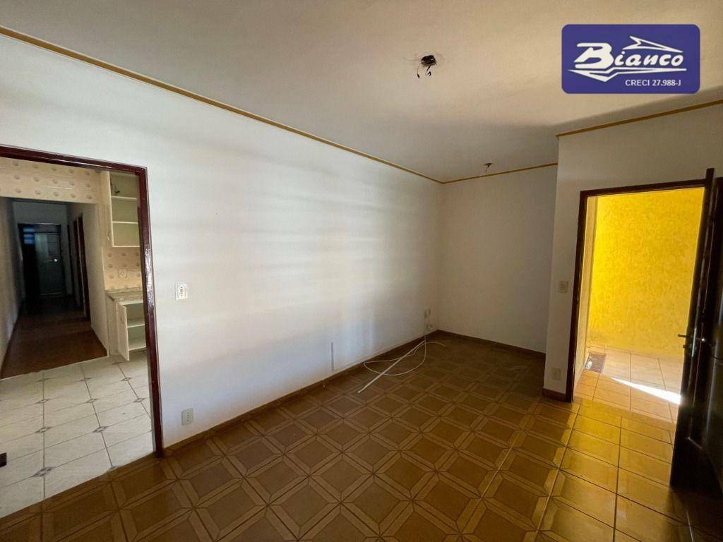 Casa para alugar com 3 quartos, 96m² - Foto 4