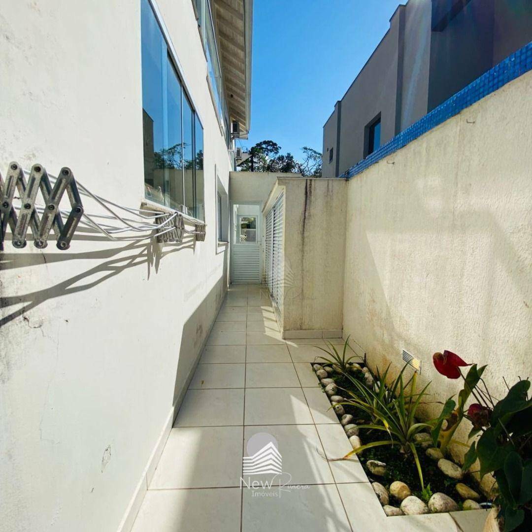 Casa de Condomínio para alugar com 5 quartos, 340m² - Foto 25