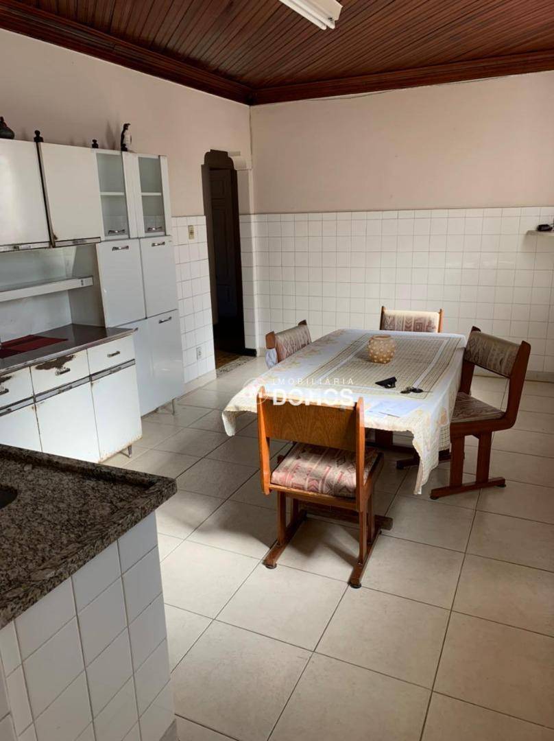 Casa à venda com 3 quartos, 250m² - Foto 11