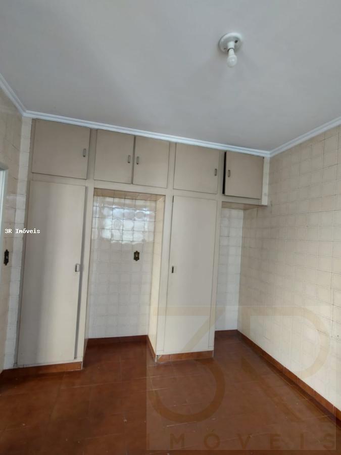 Casa à venda com 3 quartos, 222m² - Foto 10