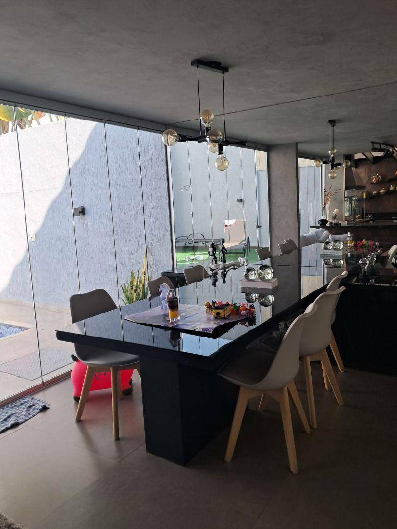 Casa de Condomínio à venda com 3 quartos, 200m² - Foto 2