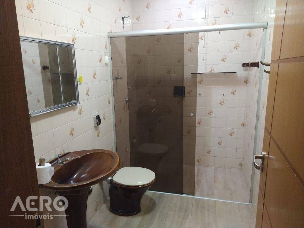 Casa para alugar com 3 quartos, 210m² - Foto 6