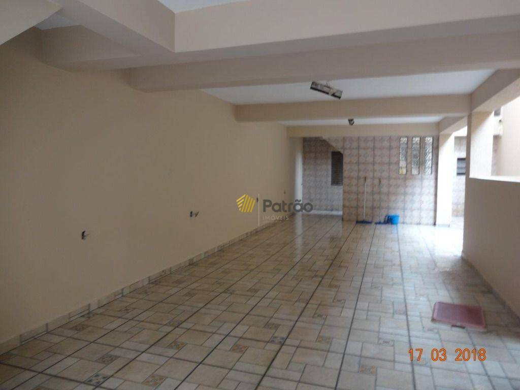 Sobrado à venda com 3 quartos, 244m² - Foto 2