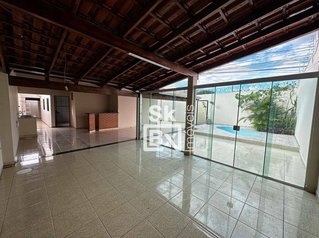 Casa à venda com 3 quartos, 168m² - Foto 1