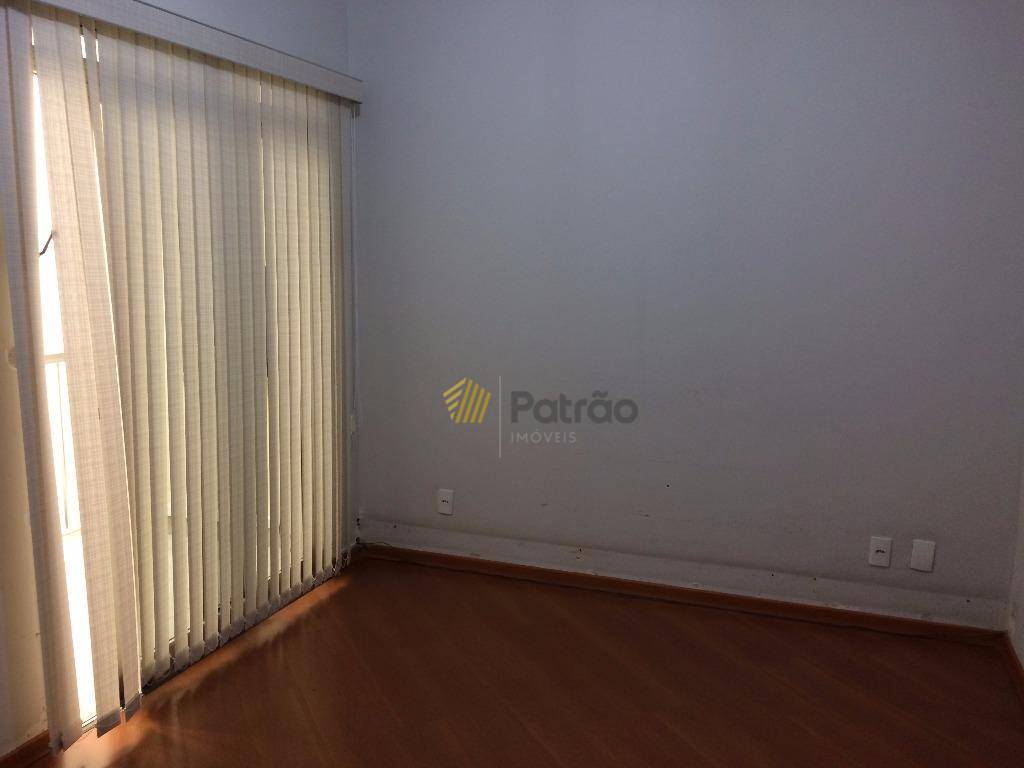 Casa à venda com 4 quartos, 350m² - Foto 2