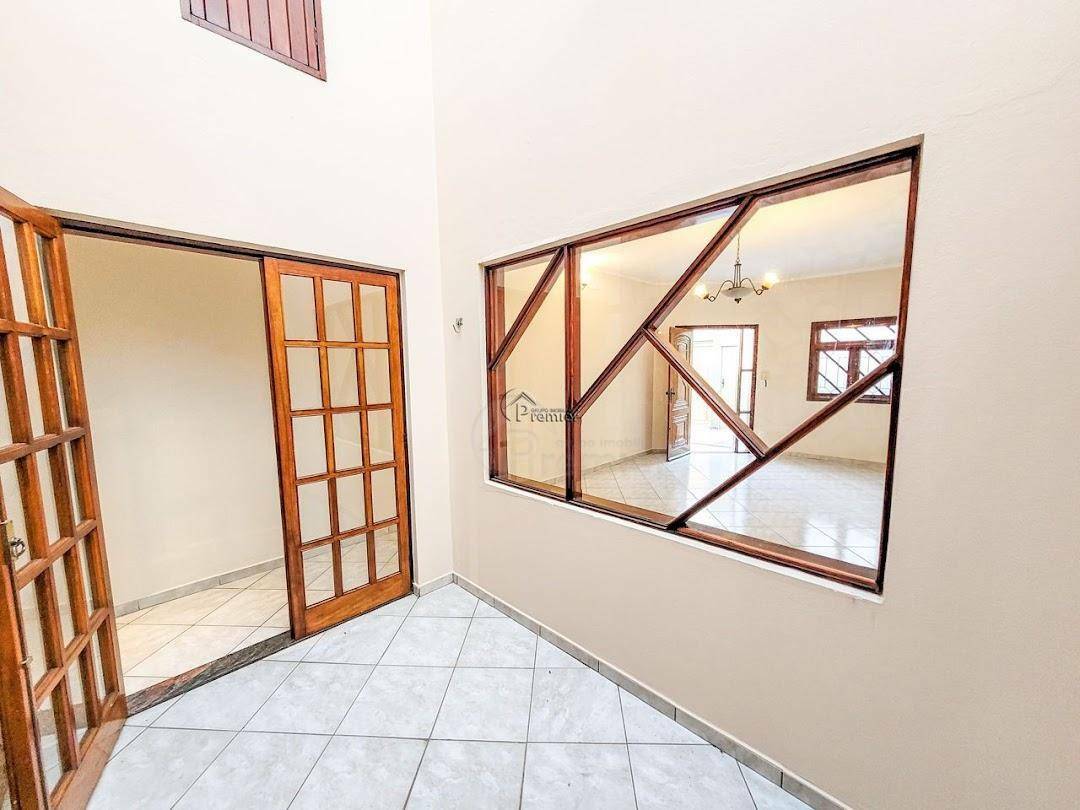 Casa para alugar com 3 quartos, 250m² - Foto 10