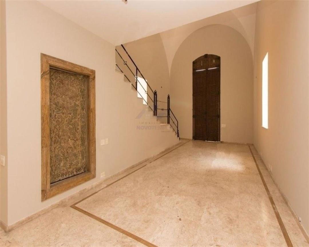 Casa para alugar com 4 quartos, 1599m² - Foto 2