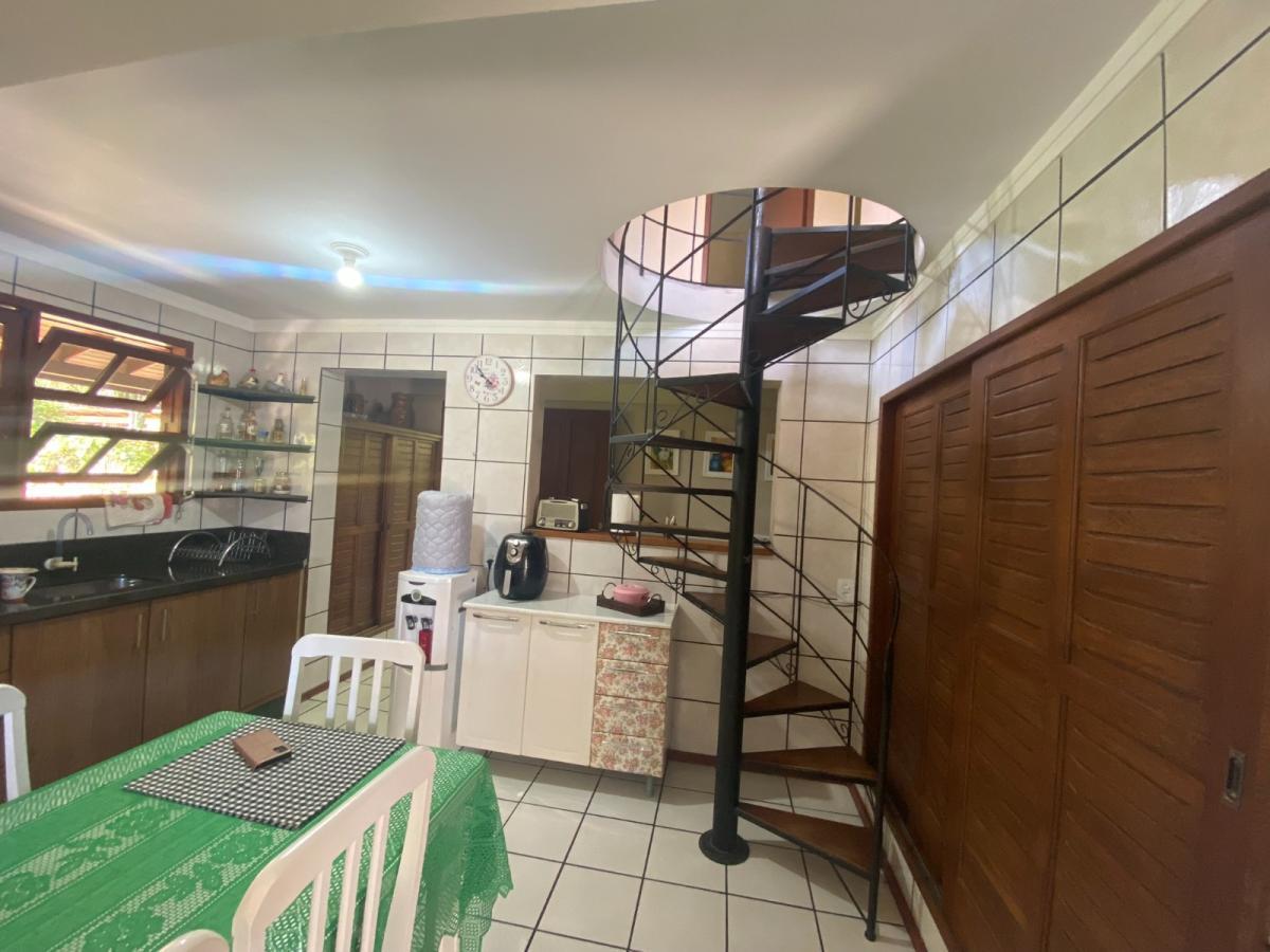 Casa à venda com 3 quartos, 200m² - Foto 32