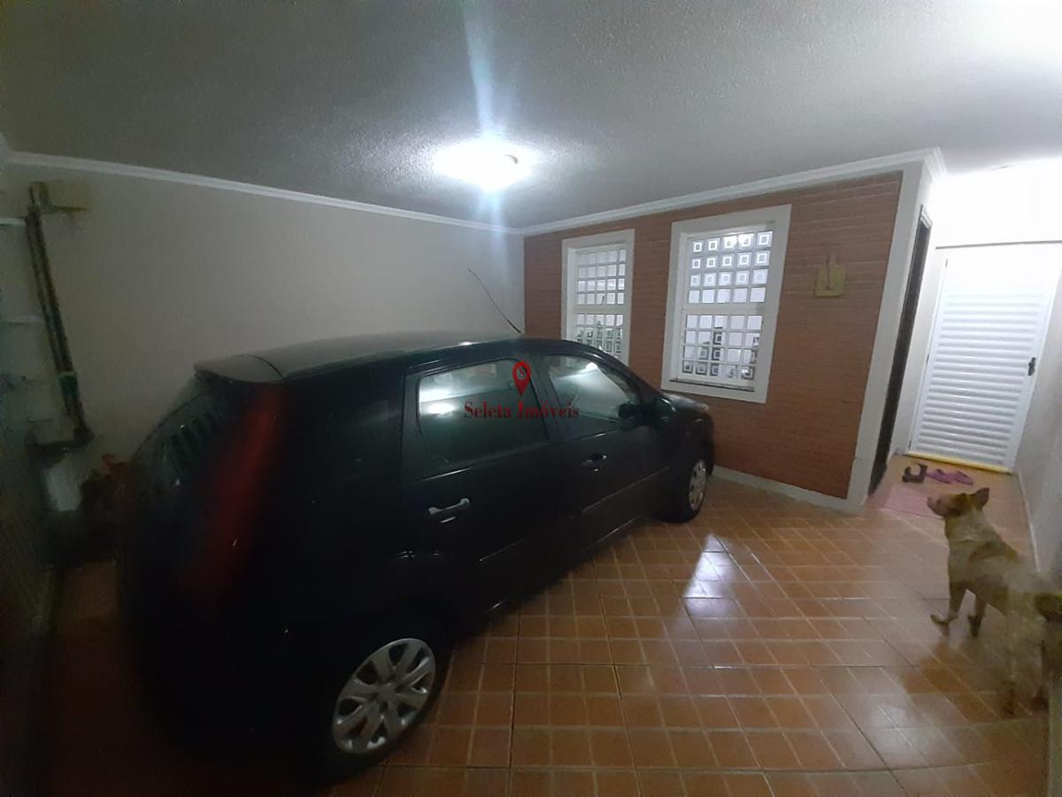 Casa à venda com 3 quartos, 130m² - Foto 2