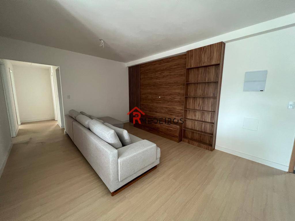 Apartamento à venda com 3 quartos, 117m² - Foto 2