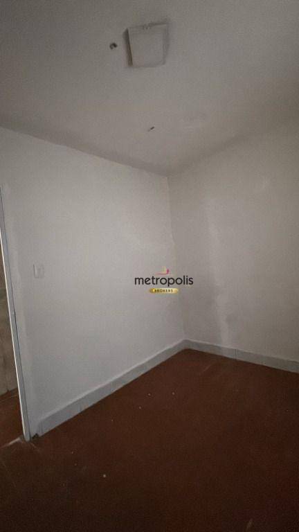 Casa para alugar com 2 quartos, 250m² - Foto 11