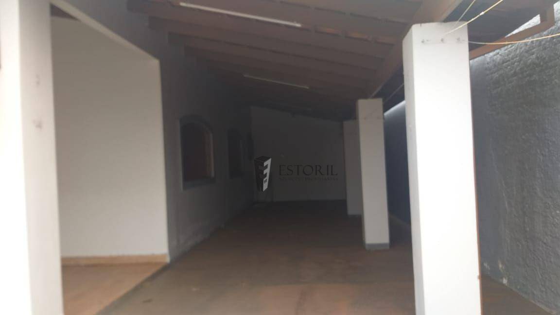 Casa para alugar com 4 quartos, 340m² - Foto 24