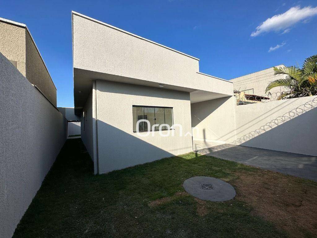 Casa à venda com 3 quartos, 111m² - Foto 2