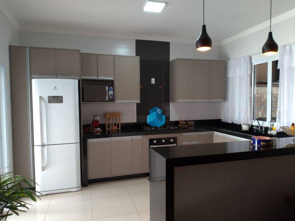 Casa à venda com 3 quartos, 132m² - Foto 8