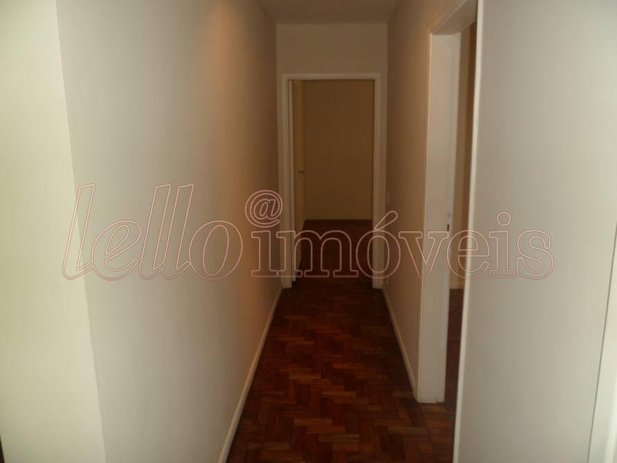 Apartamento para alugar com 3 quartos, 140m² - Foto 13