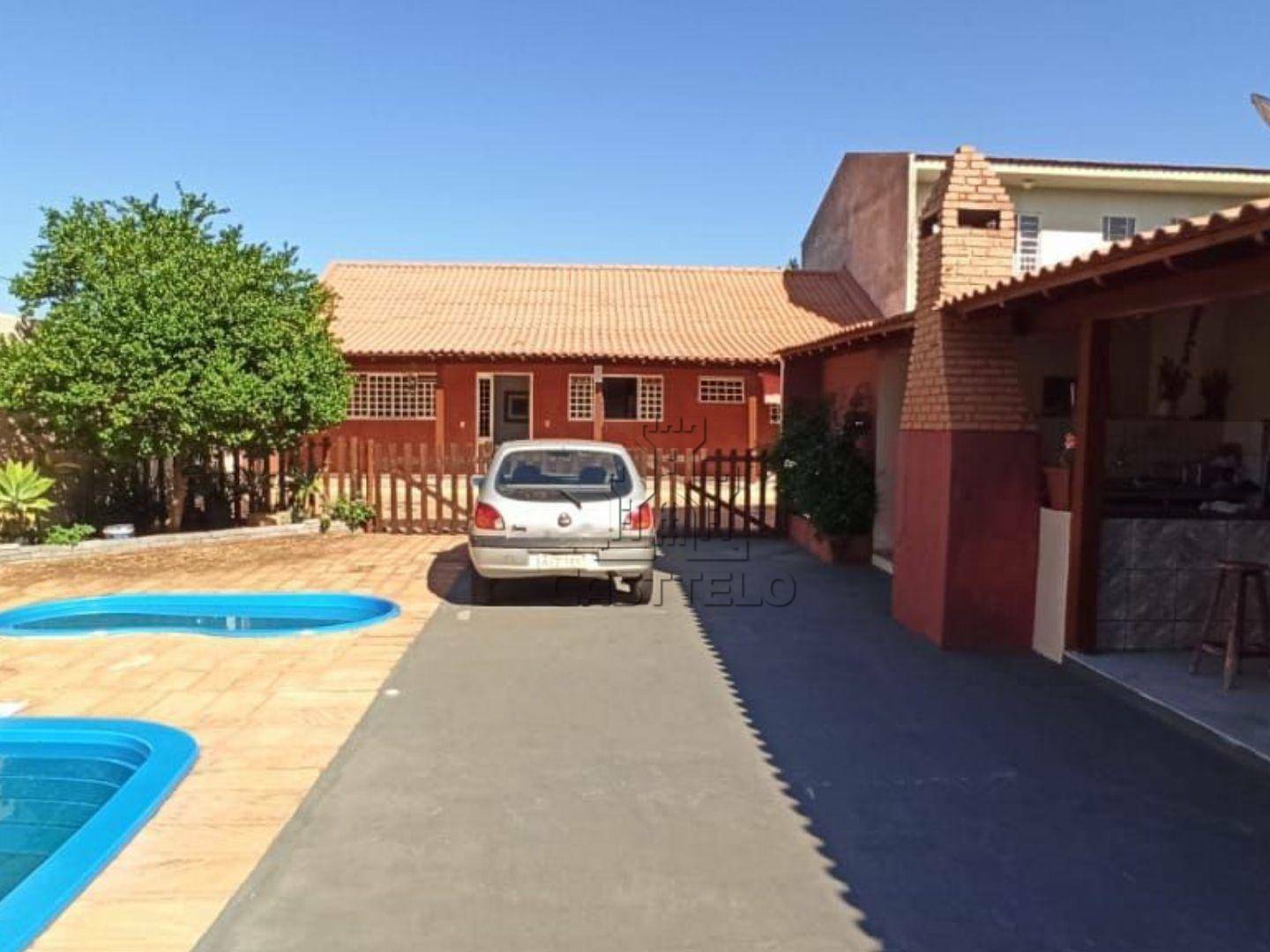 Casa à venda com 4 quartos, 198m² - Foto 1