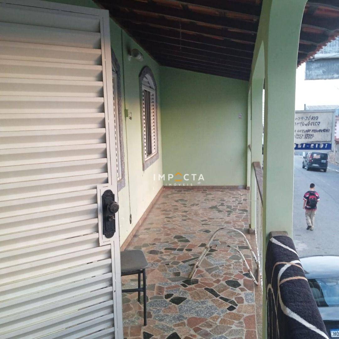 Casa de Condomínio à venda com 4 quartos, 245m² - Foto 3