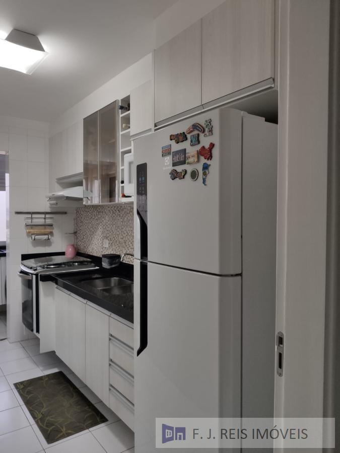 Apartamento à venda com 2 quartos, 62m² - Foto 11