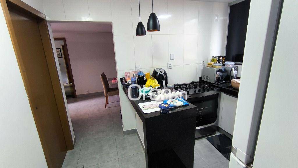 Apartamento à venda com 2 quartos, 84m² - Foto 3