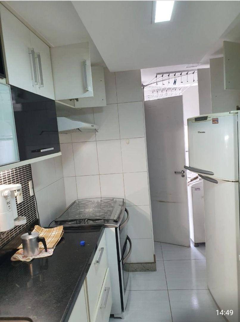 Apartamento à venda com 2 quartos, 65m² - Foto 2