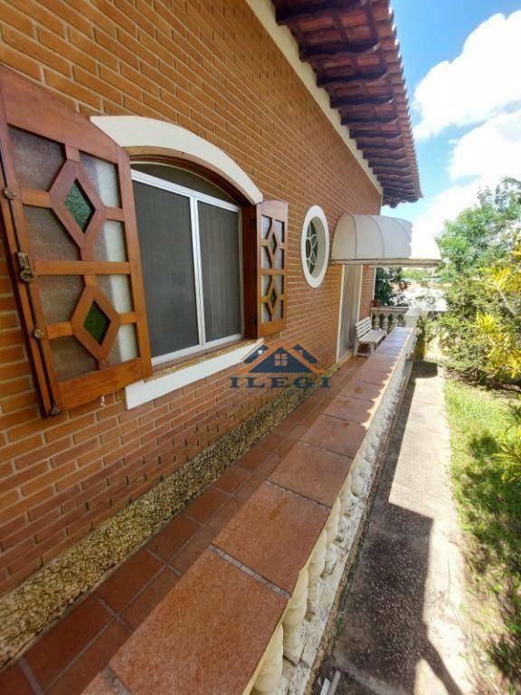 Casa à venda com 3 quartos, 200m² - Foto 1