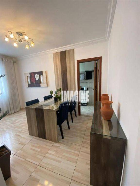 Apartamento à venda com 2 quartos, 66m² - Foto 2