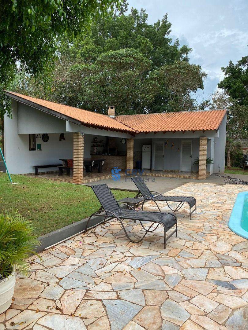 Chácara à venda com 3 quartos, 200m² - Foto 2