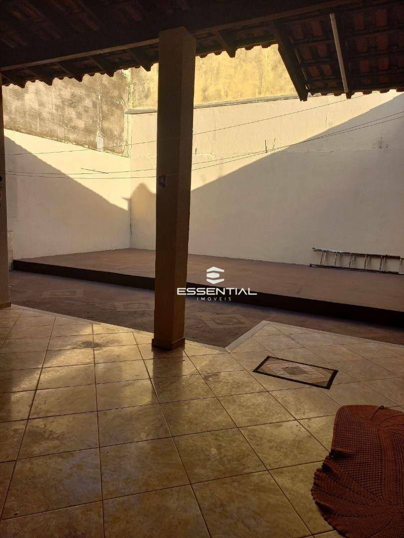 Casa à venda com 3 quartos, 234m² - Foto 11