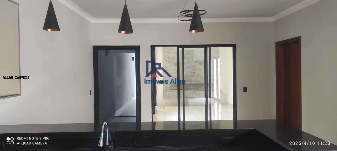 Casa à venda com 3 quartos, 200m² - Foto 15